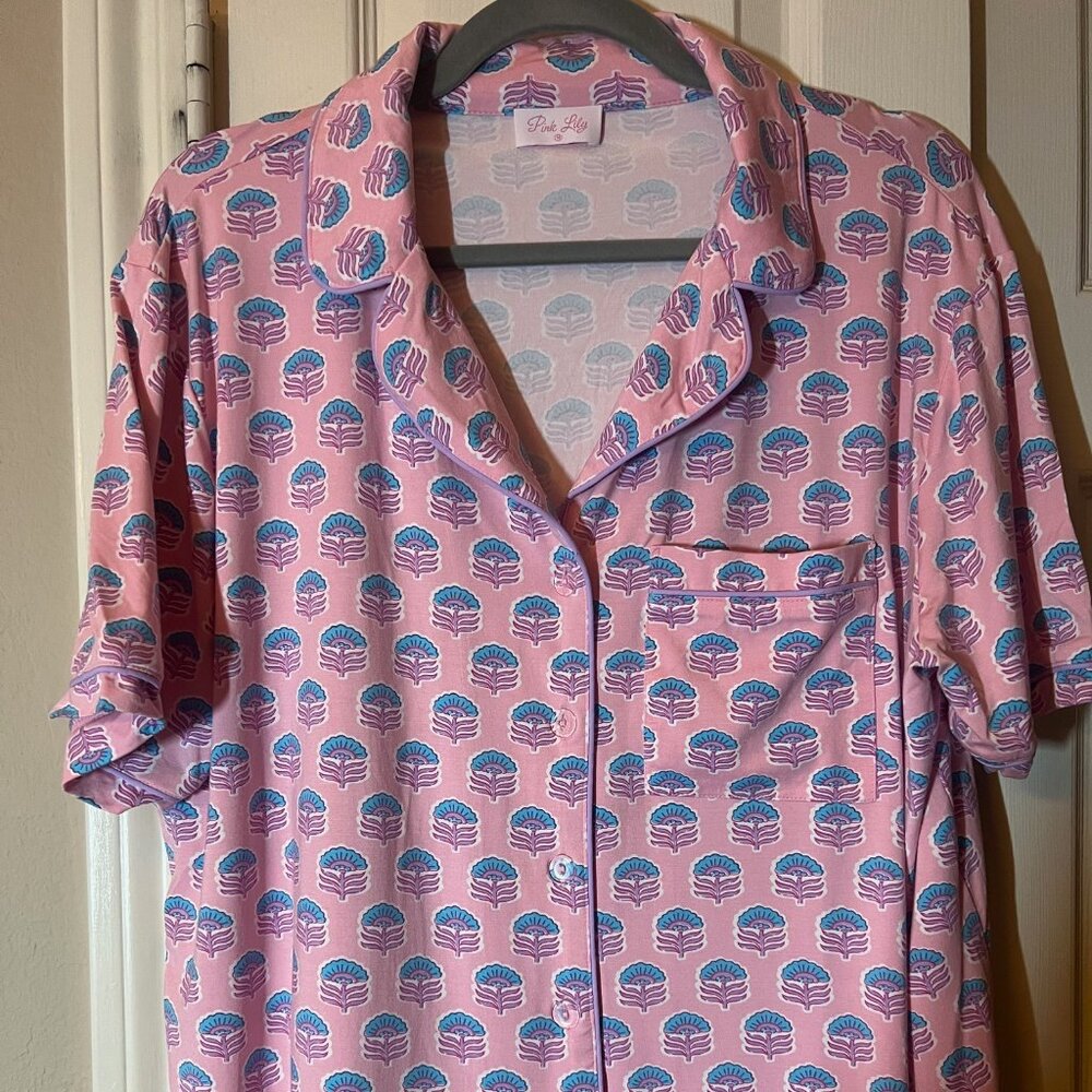 NEW Women's Pink Lily Pink Printed Pajama Set Short Sleeve Top & Shorts - Medium